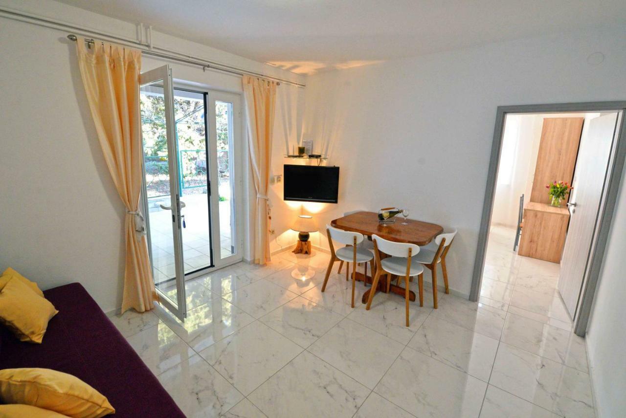 Apartmani Dora Μούρτερ Εξωτερικό φωτογραφία