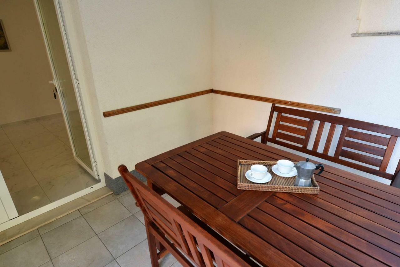 Apartmani Dora Μούρτερ Εξωτερικό φωτογραφία
