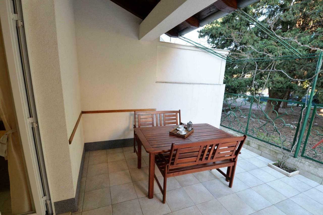 Apartmani Dora Μούρτερ Εξωτερικό φωτογραφία