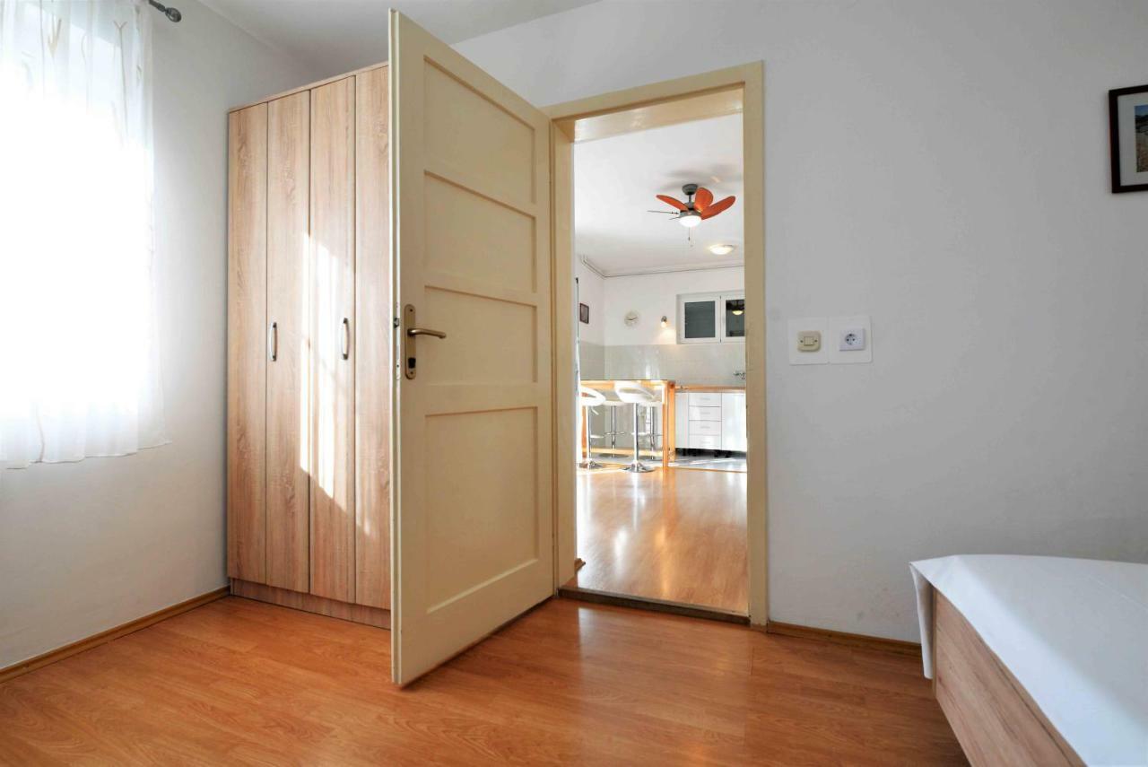 Apartmani Dora Μούρτερ Εξωτερικό φωτογραφία