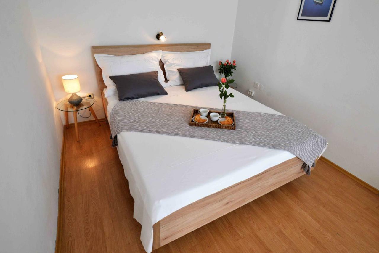 Apartmani Dora Μούρτερ Εξωτερικό φωτογραφία