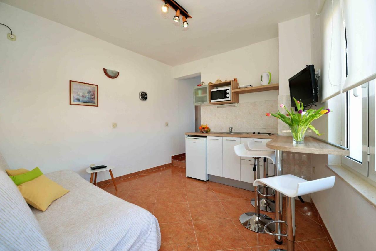 Apartmani Dora Μούρτερ Εξωτερικό φωτογραφία